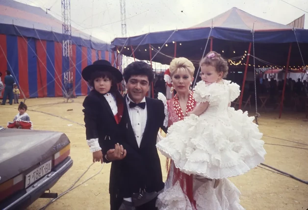 DOLOROSO MATRIMONIO. La artista con Ángel Cristo y los hijos que tuvo con él, Ángel y Sofía. El domador la maltrataba, algo que también narra en el libro.