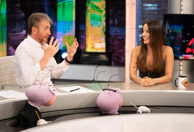 Pablo Motos explicó a Emilia detalles de su boda con Laura Llopis.