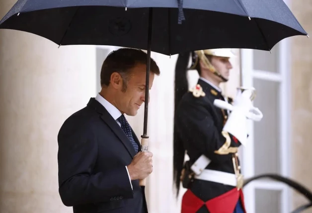 Emmanuel Macron triste