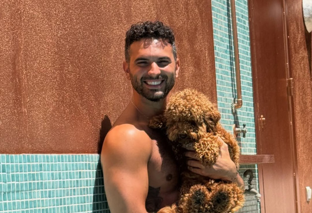 El jardín de la casa de Marieta y Suso Álvarez en Madrid: un oasis con piscina y zona de barbacoa