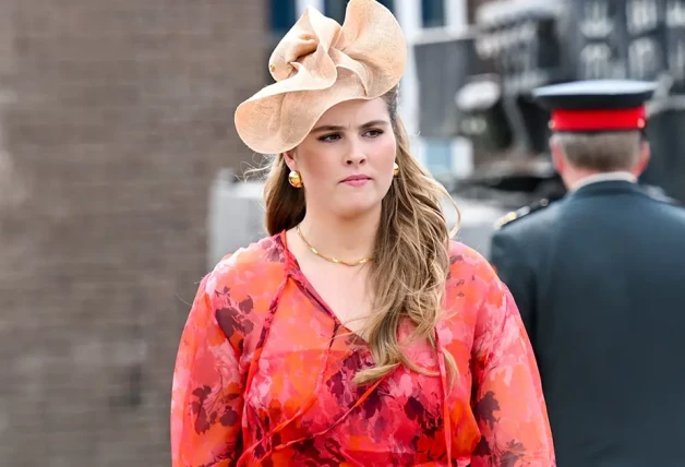 Amalia de Holanda seria