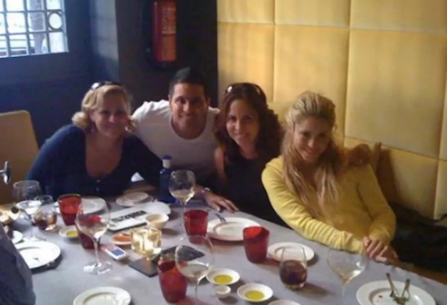 Shakira con sus hermanas