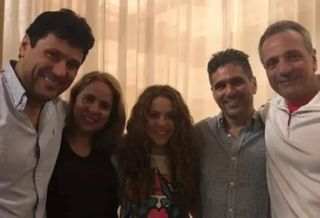 Shakira está muy unida a sus hermanos.