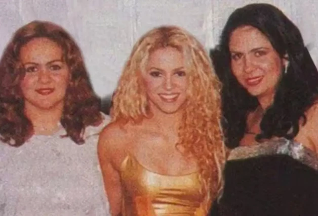Shakira junto a dos de sus hermanas