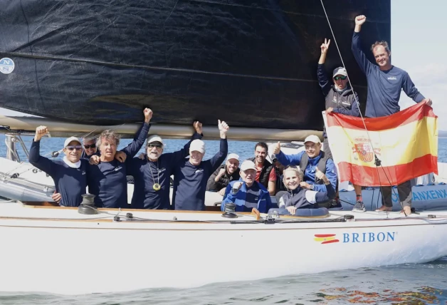 Juan Carlos repite como campeón mundial de vela a los 87 años