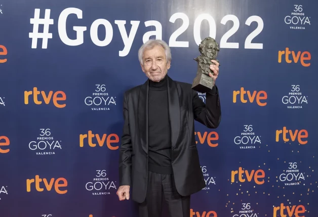 José Sacristán con su premio Goya de Honor