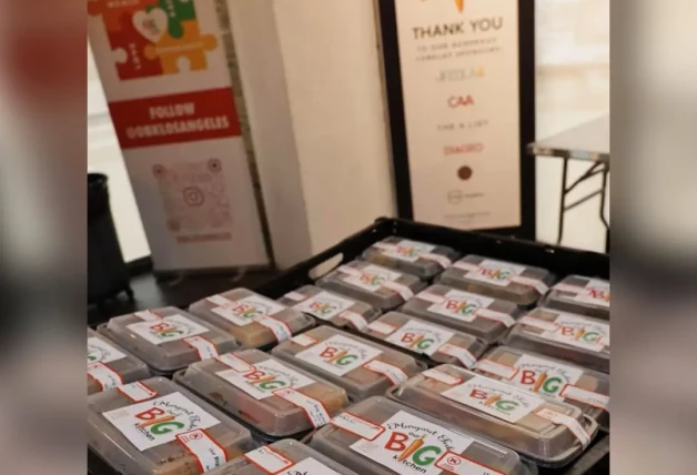 Harry y Meghan dan de comer a los pobres con sus hijos en Accion de Gracias