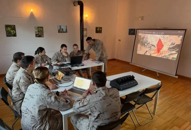 Leonor imagenes haciendo maniobras en el aire