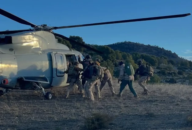Leonor imagenes haciendo maniobras en el aire