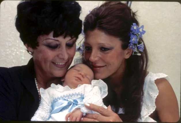 Carmen Cervera con su hijo Borja y su madre Maria del Carmen.