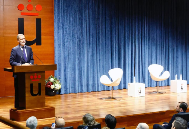 Felipe se desvincula de su padre el dia que salen sus memorias