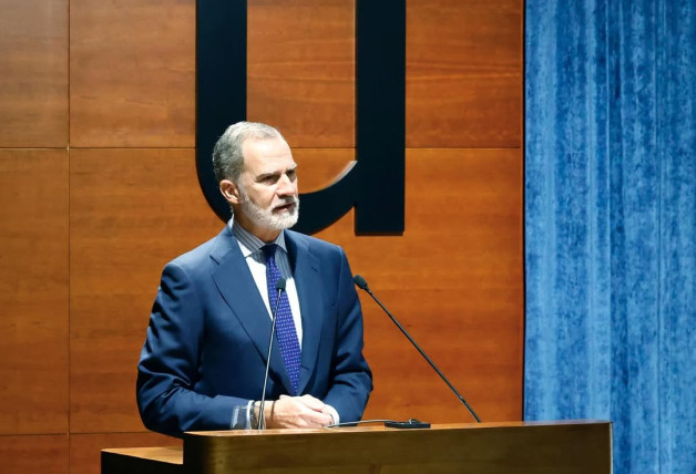 Felipe se desvincula de su padre el dia que salen sus memorias