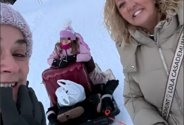 Toñi Moreno con su hija en Laponia