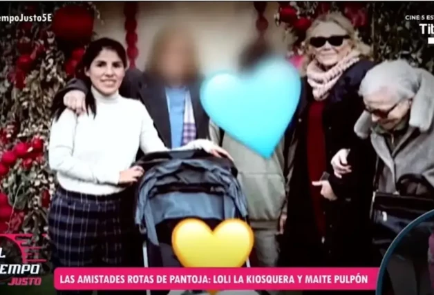 Isa Pantoja con Loli la quiosquera.