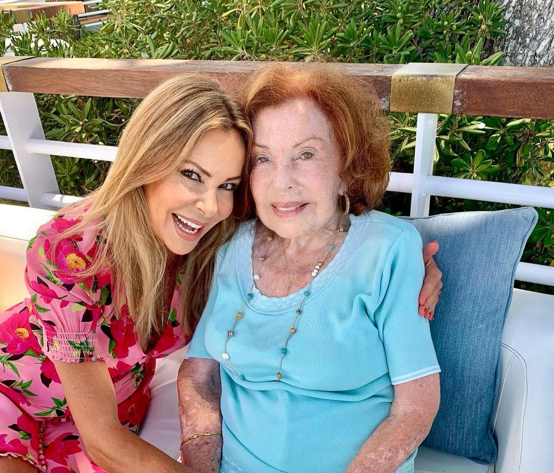 Ana Obregón en una de las últimas fotografías que tiene junto a su madre (@ana_obregon_oficial)