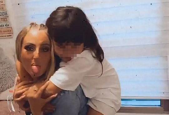 Rocío Flores y Lola, su hermana pequeña, están muy unidas (@rotrece)