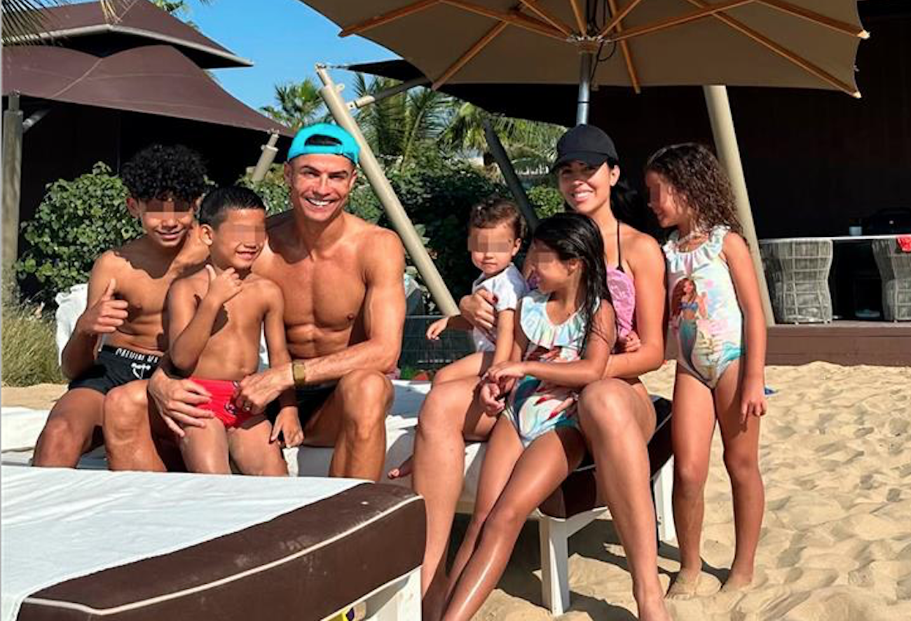 Cristiano Ronaldo cumple 40 años: sus mejores fotos con Georgina y sus hijos en su nueva vida de lujo en Riad