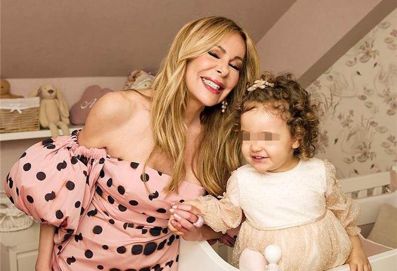 Anita, nieta de Ana Obregón: su increíble y lujosa habitación que es una casa de muñecas