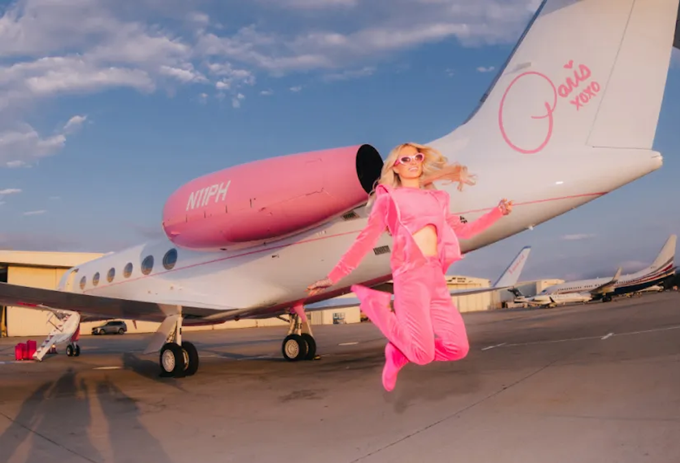 Paris Hilton Jet Rosa