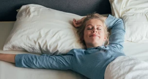 Mujer en la cama