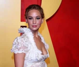 Jennifer Lawrence opta por maquillajes de lo más natural.