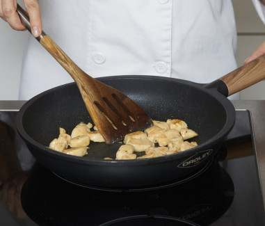 receta-arroz-frito-con-pollo-gambas-y-alcachofa-paso-3