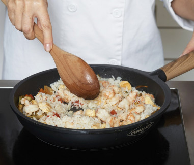 receta-arroz-frito-con-pollo-gambas-y-alcachofa-paso-4