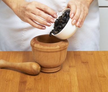 receta-pizza-blanca-de-calabacin-y-camembert-con-aceitunas-paso-1