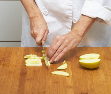 receta-tartar-de-atu-n-y-manzana-verde-paso-2