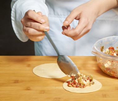 receta-empanadillas-de-pimientos-y-queso-de-cabra-paso-3