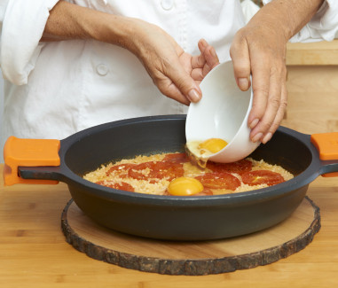 arroz-fa-cil-al-horno-con-tomate-y-huevopaso-4