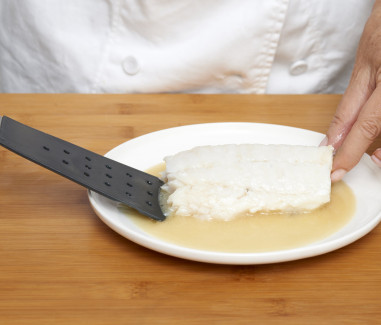 bacalao-confitado-con-berberechos-y-anchoas-paso-4