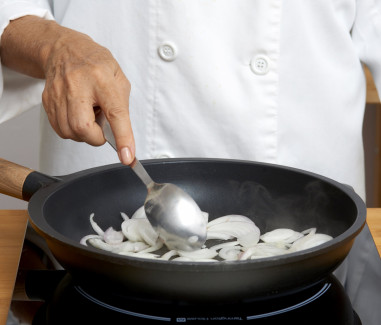 filetes-de-dorada-con-crema-de-salvia-y-tomates-paso-2