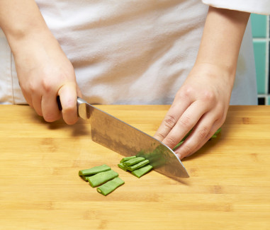 ensalada-de-macarrones-con-judi-as-verdes-surimi-y-mayonesa-paso-2