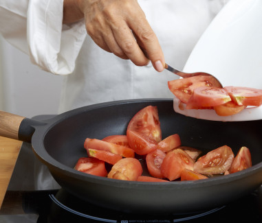 huevos-revueltos-con-tomate-paso-2