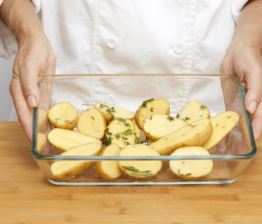 salchichas-al-horno-con-patatas-y-verduritas-paso-2