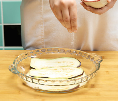 rollitos-de-berenjena-con-mozzarella-y-tomate-paso-1