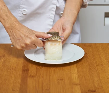 Carpaccio de bacalao con tapenade Paso1