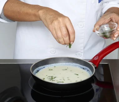 Huevos rellenos de salmón Paso 4