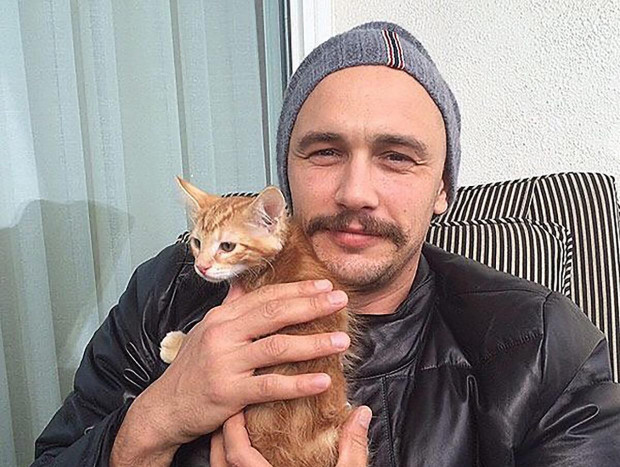 James Franco con su gato