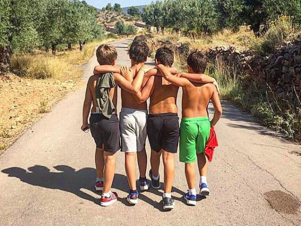 Una tierna foto de los hijos de Nacho Palau y Miguel Bosé (Instagram)