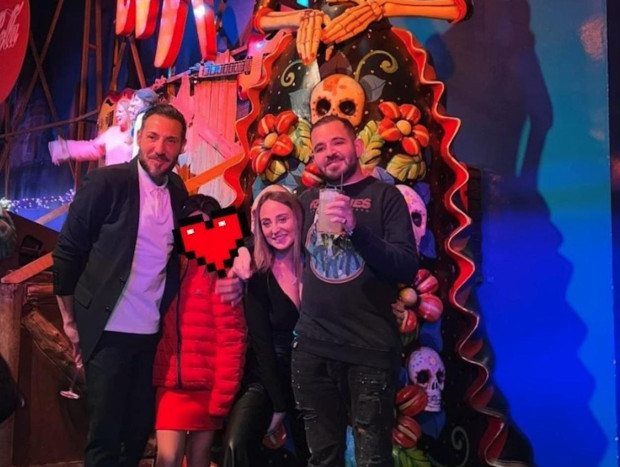 Antonio David Flores junto a sus tres hijos: Lola Flores, Rocío Flores y David Flores
