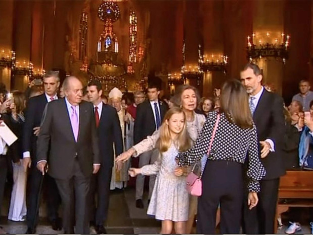 Desplante Letizia a la Reina Sofía delante de su familia