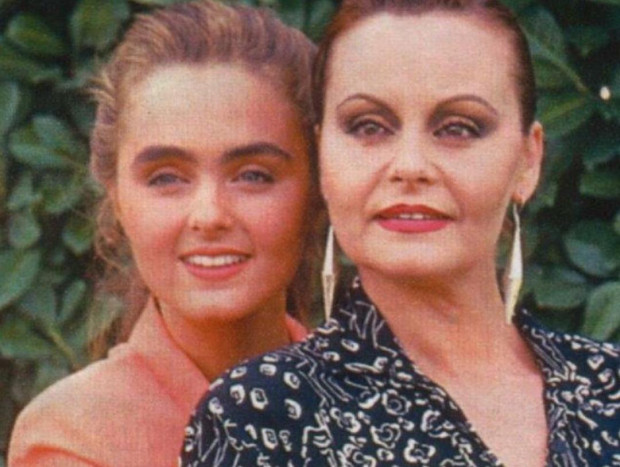 Carmen Morales junto a su madre, Rocío Dúrcal.
