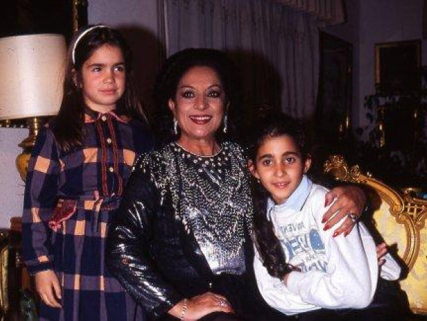 Lola Flores junto a sus nietas, Elena Furiase y Alba Flores.