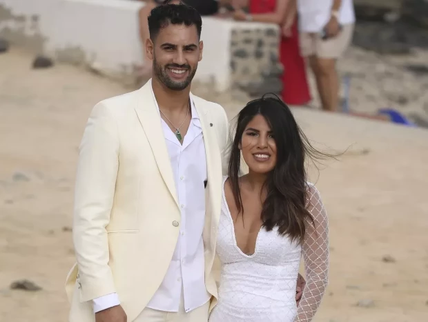 Isa Pantoja y Asraf Beno, en la boda de Anabel Pantoja y Omar Sánchez.