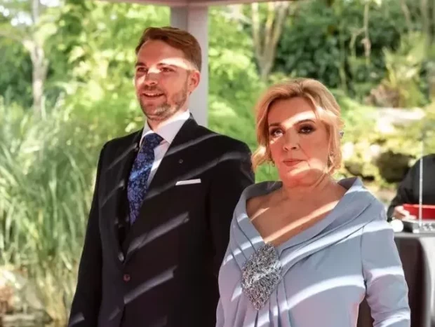 Carmen Borrego y su hijo José María el día de su enlace con Paola Olmedo.