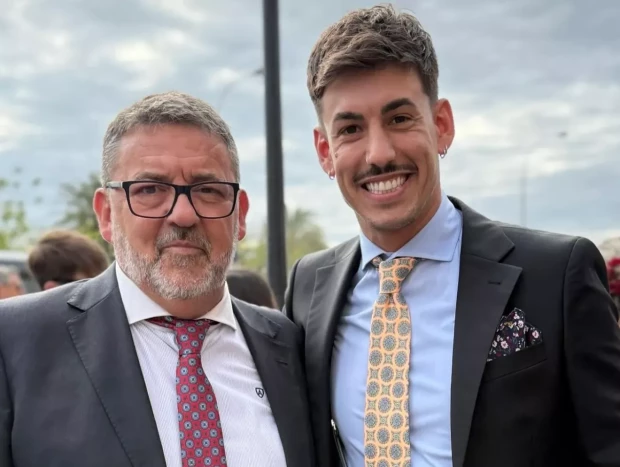Luitingo en la feria de abril de este año, con su padre.