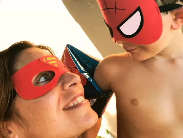 Leire Martínez con su hijo, Lucas.