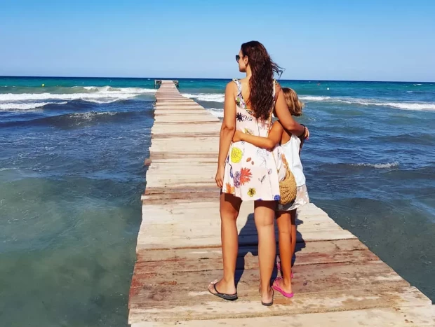 Nuria Fergó con su hija Martina.